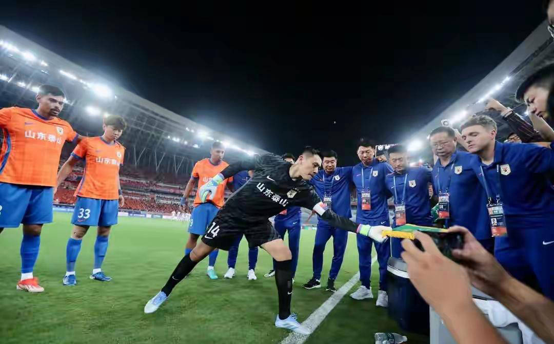 恒大胜利:主场比击败上海申花,领先优势扩大 恒大胜利:主场比击败上海申花,领先优势扩大