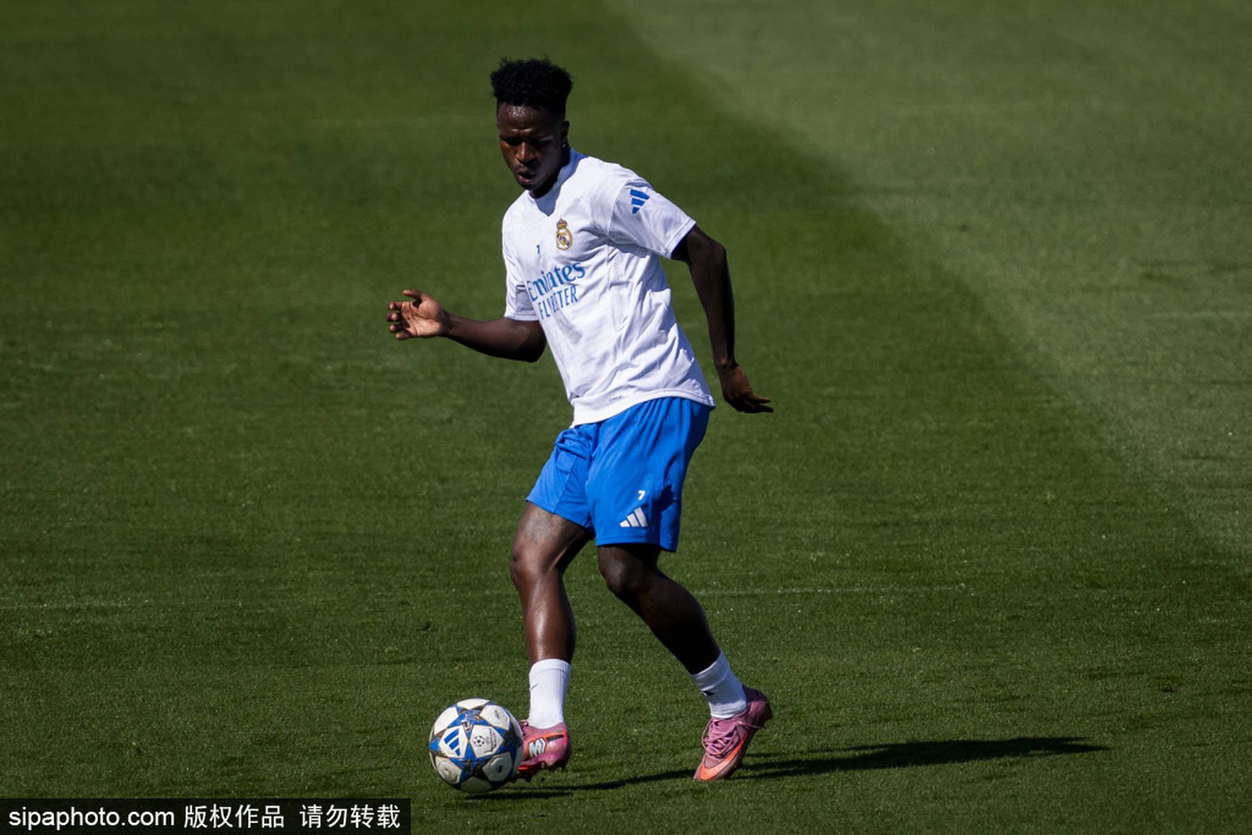 皇家马德里备战欧冠比赛,球队迎来挑战 皇家马德里备战欧冠比赛,球队迎来挑战