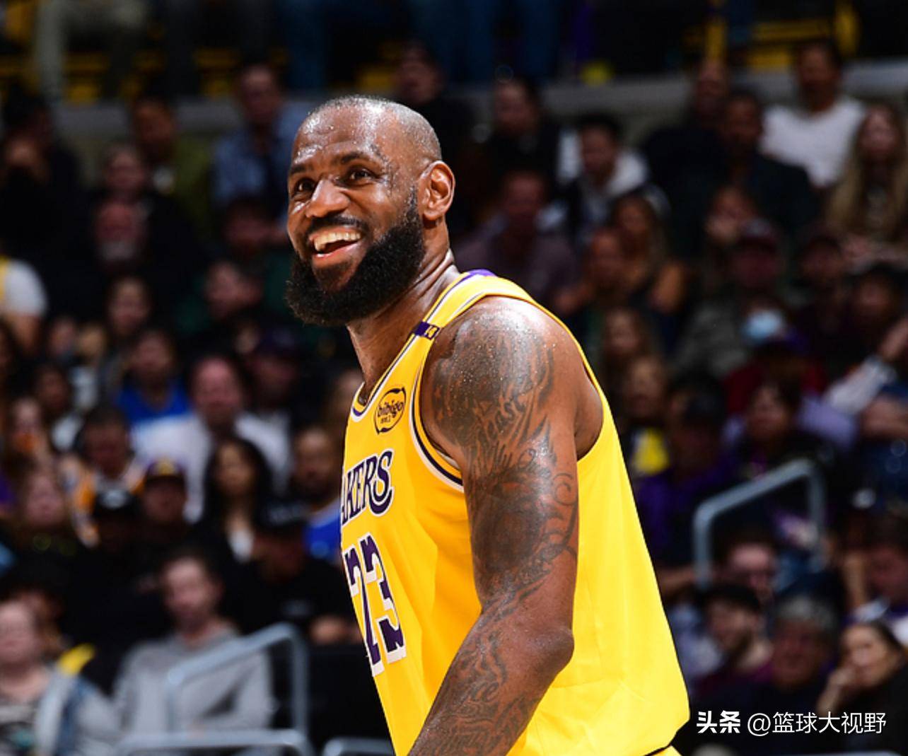 开云体育官网-勇士逆转火箭，詹姆斯刷新纪录