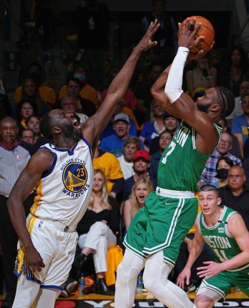 勇士碾压山东队,塔图姆带队取胜 勇士碾压山东队,塔图姆带队取胜